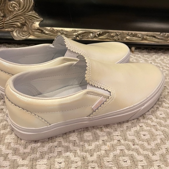 Ladies NEW VANS pearl iridescent ivory 8.5 - Picture 3 of 6